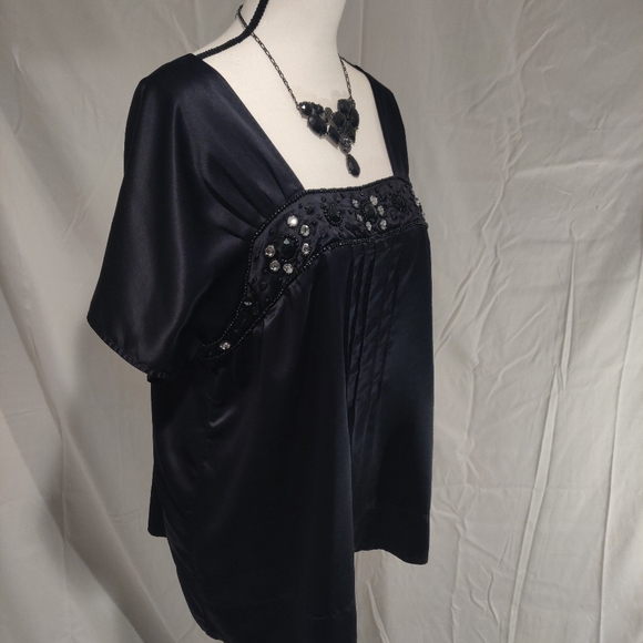 Cute black top - Picture 2 of 4